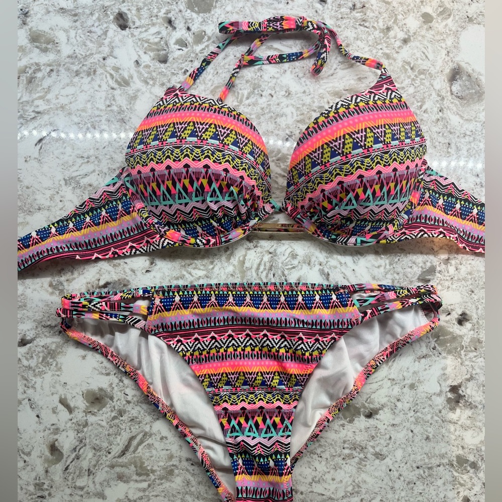 Victoria's Secret SWIM bombshell Multi Zig Zag Foil Top & bottom- 32B.